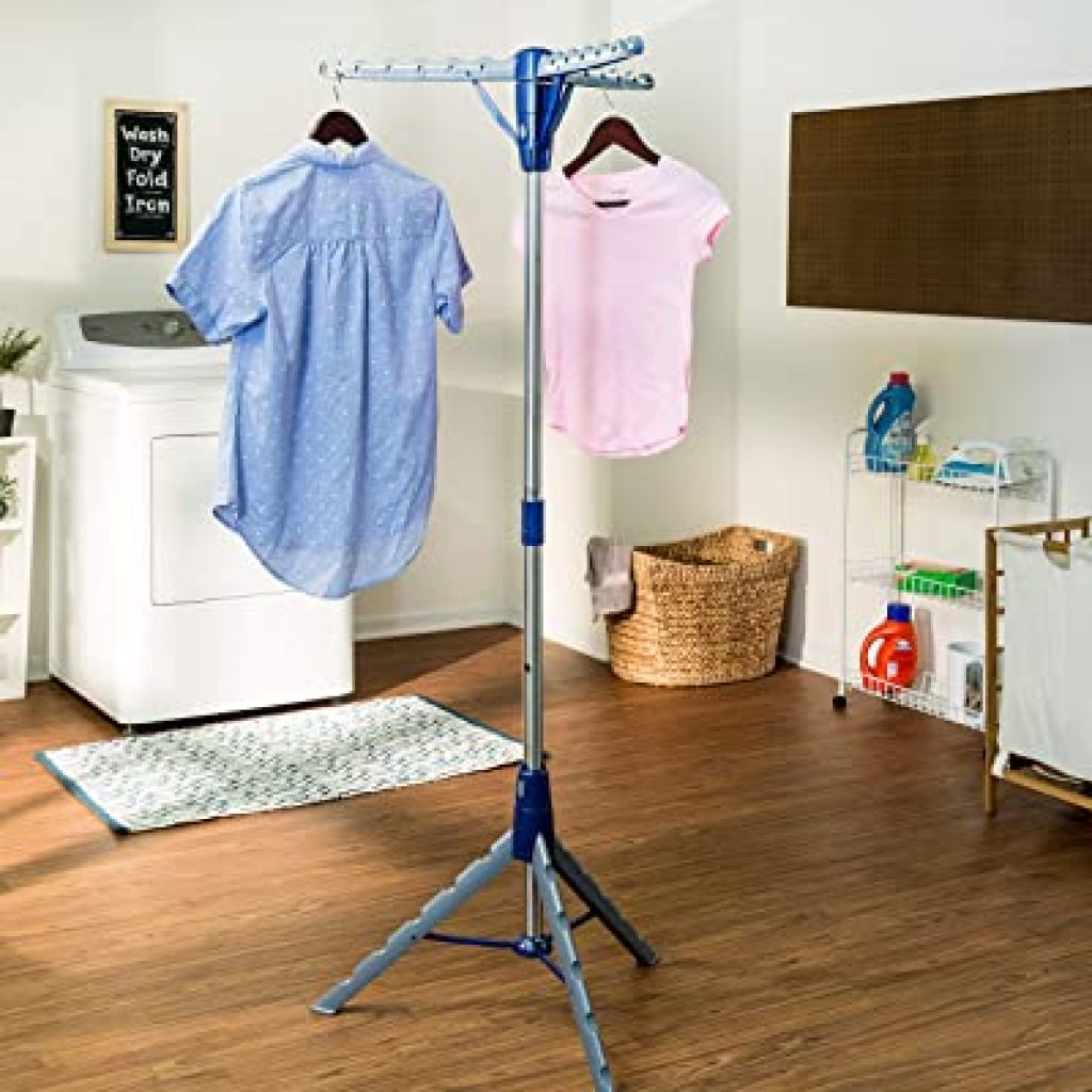 Portable tripod garment stand
